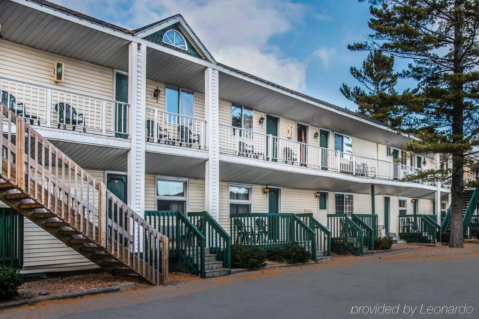 Econo Lodge Bayview 麦基诺城 外观 照片